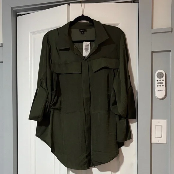 NWT Torrid Dark Green Button-Up Blouse - Picture 1 of 4